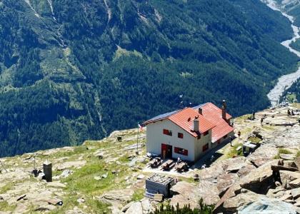 Il Rifugio Longoni a fine luglio 2026