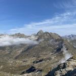 Panorama di vetta verso E con il Pizzo del Diavolo di Tenda ed il Redorta