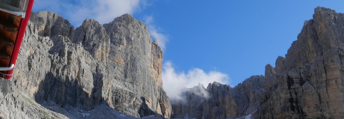 la cima D'Ambièz  vista dal Rif. Agostini